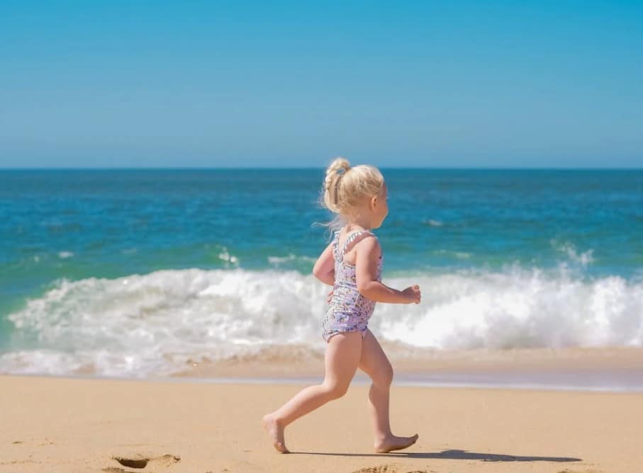 Citation Un câlin à la petite fille timide et sensible que j’ai été